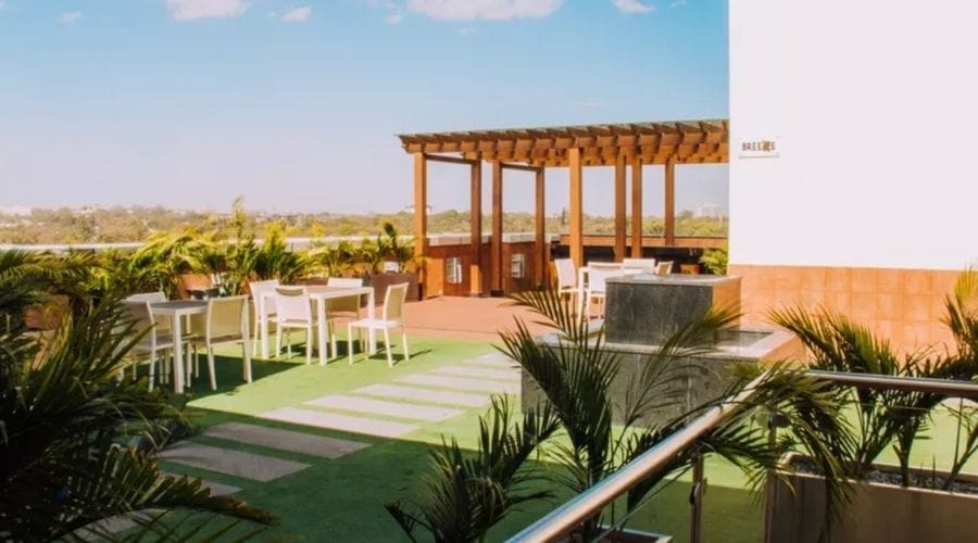 outdoor dining setting